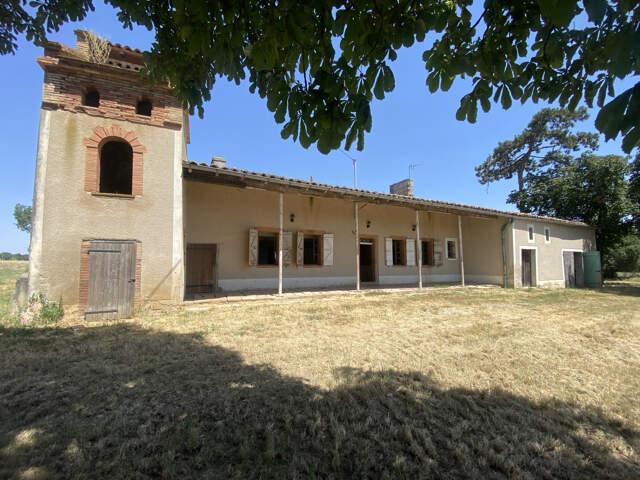 Corps de ferme à rénover   Dépendances   Fort potentiel   Cadre exceptionnel — photo du bien