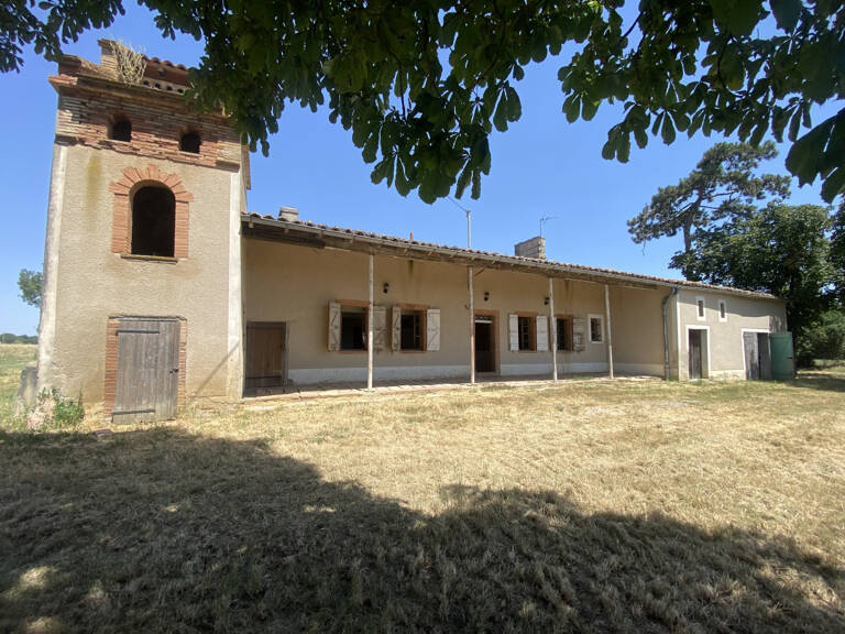 Corps de ferme à rénover   Dépendances   Fort potentiel   Cadre exceptionnel — photo 1