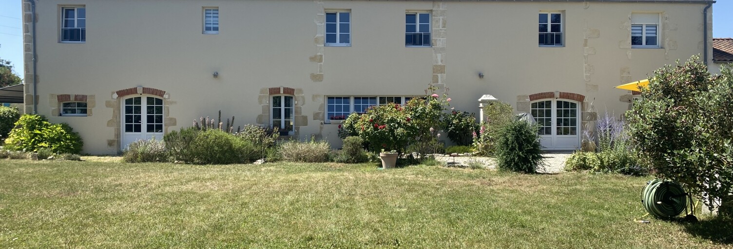 Maison 6 Pièces 235 m² à vendre à Saint-Pierre-la-Noue (17700)