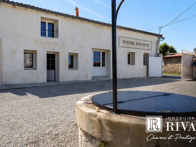 BUREAUX A LOUER - 138.50 m2 - DANS UNE AILE DE CHATEAU — photo 1