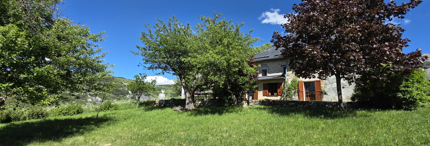 Maison 9 Pièces 203 m² à vendre à Enchastrayes (04400)