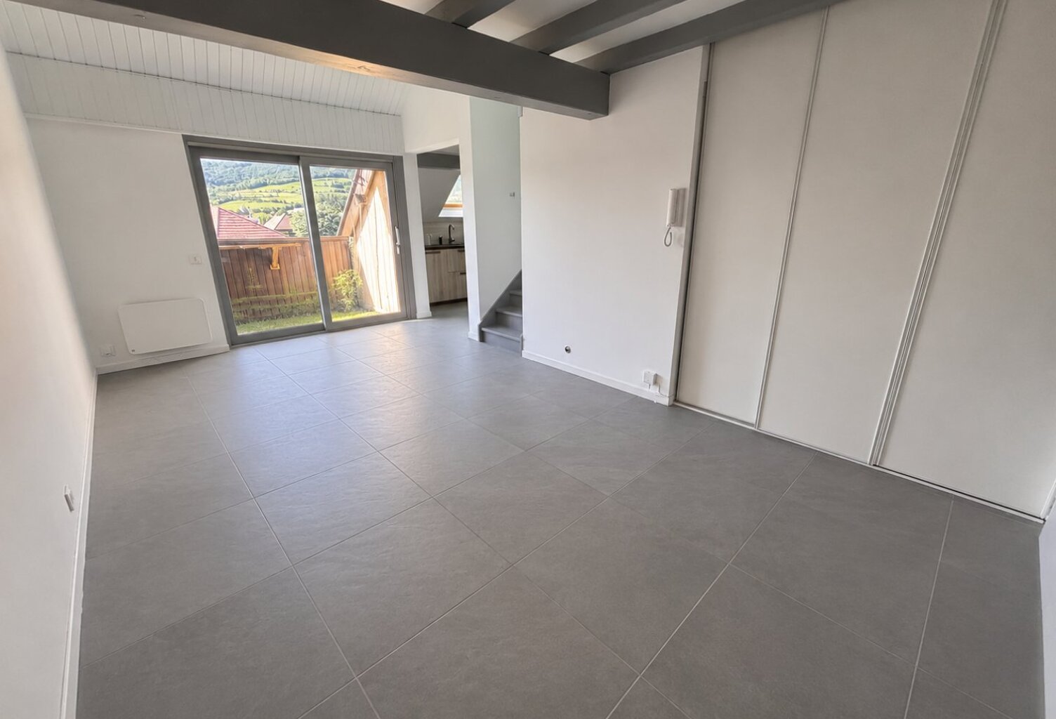 ÉPAGNY  Un T2 bis atypique avec terrasse — photo 1