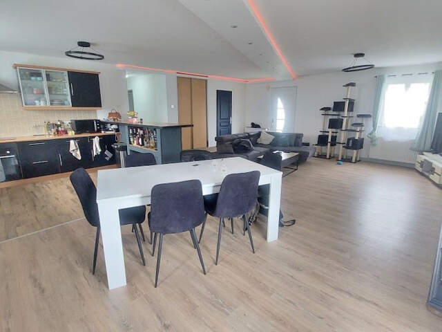 Maison de plain-pied sur Plateau de Blamont 107 m2 - 643m2 de terrain plat et arboré — photo du bien