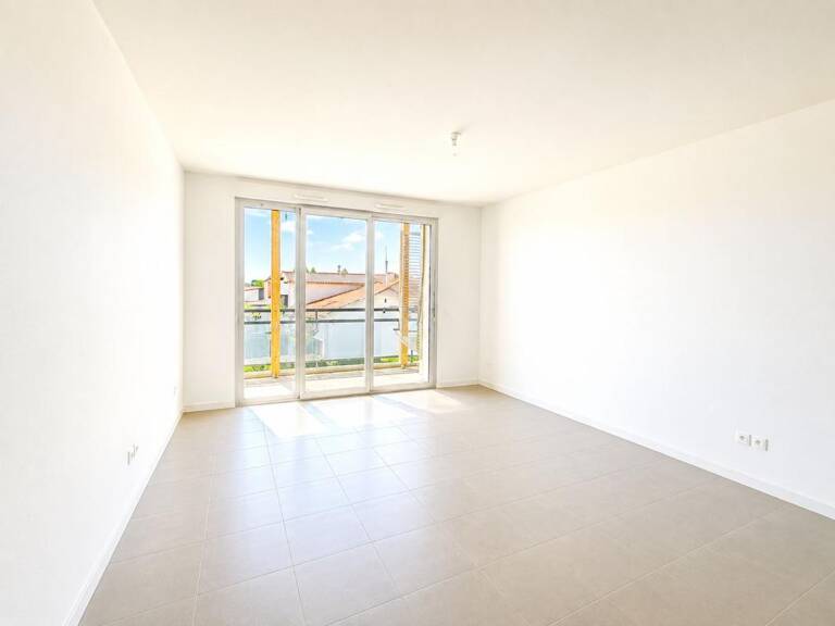 Appartement À Vendre T3 de 69 m² avec balcon et 2 places de stationnement — photo 1