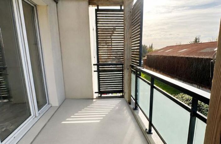 Appartement À Vendre T3 de 69 m² avec balcon et 2 places de stationnement — photo 2