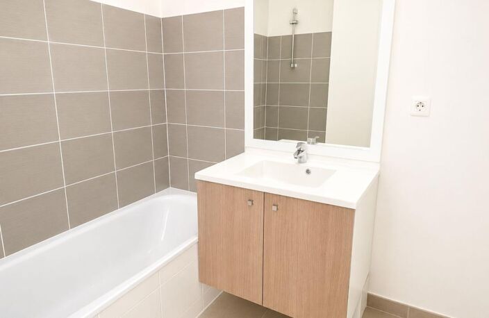 Appartement À Vendre T3 de 69 m² avec balcon et 2 places de stationnement — photo 4