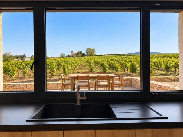 PROPRIÉTÉ AVEC DEUX MAISONS INDÉPENDANTES DE PLAIN-PIED, AU CŒUR DES VIGNES — photo du bien