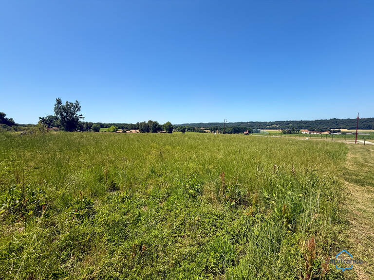 Dpt Gers (32), à vendre BERNEDE terrain constructible de 1335 m² viabilisé et borné, au calme — photo 1