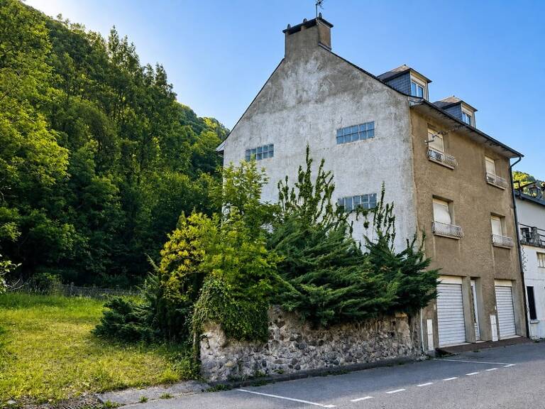 Maison de caractère avec deux appartements indépendants, garages et grand jardin — photo 1
