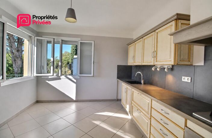 Tresques 30330 :Villa sur deux niveaux avec double Habitations 172.48 m²,  5 chambres, dépendance 120 m², terrain 1400 m² — photo 3