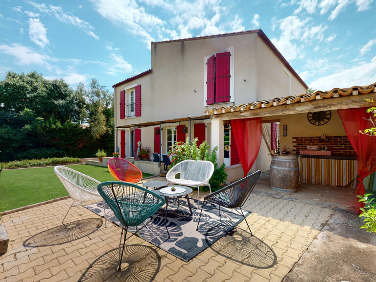 Piscine, esprit loft et prestations haut de gamme : une prop — photo 1
