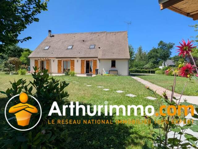 Maison familiale de 170 m², 4 chambres, suite parentale, terrain clos de 2 096 m², panneaux photovoltaïques — photo du bien