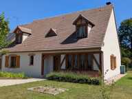 Maison familiale de 170 m², 4 chambres, suite parentale, terrain clos de 2 096 m², panneaux photovoltaïques — photo 2