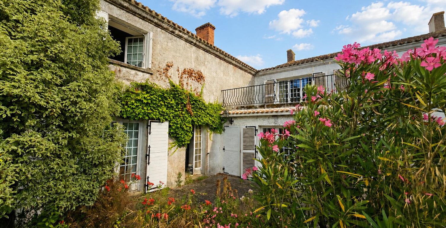 Vente maison 13 pièces 460 m² Les Lucs-sur-Boulogne (85170) — photo 1