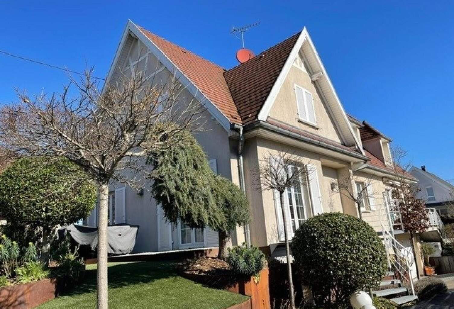 À vendre une propriété rare de 9 pièces alliant espace, confort et qualité de vie sur Pfastatt. — photo 1