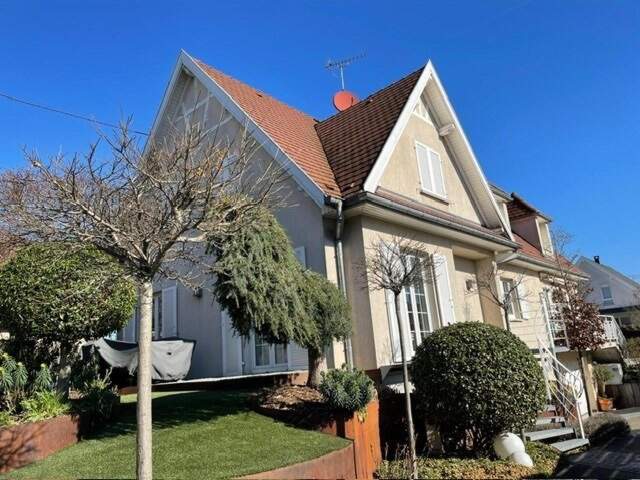 À vendre une propriété rare de 9 pièces alliant espace, confort et qualité de vie sur Pfastatt. — photo du bien