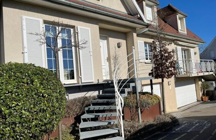 À vendre une propriété rare de 9 pièces alliant espace, confort et qualité de vie sur Pfastatt. — photo 2