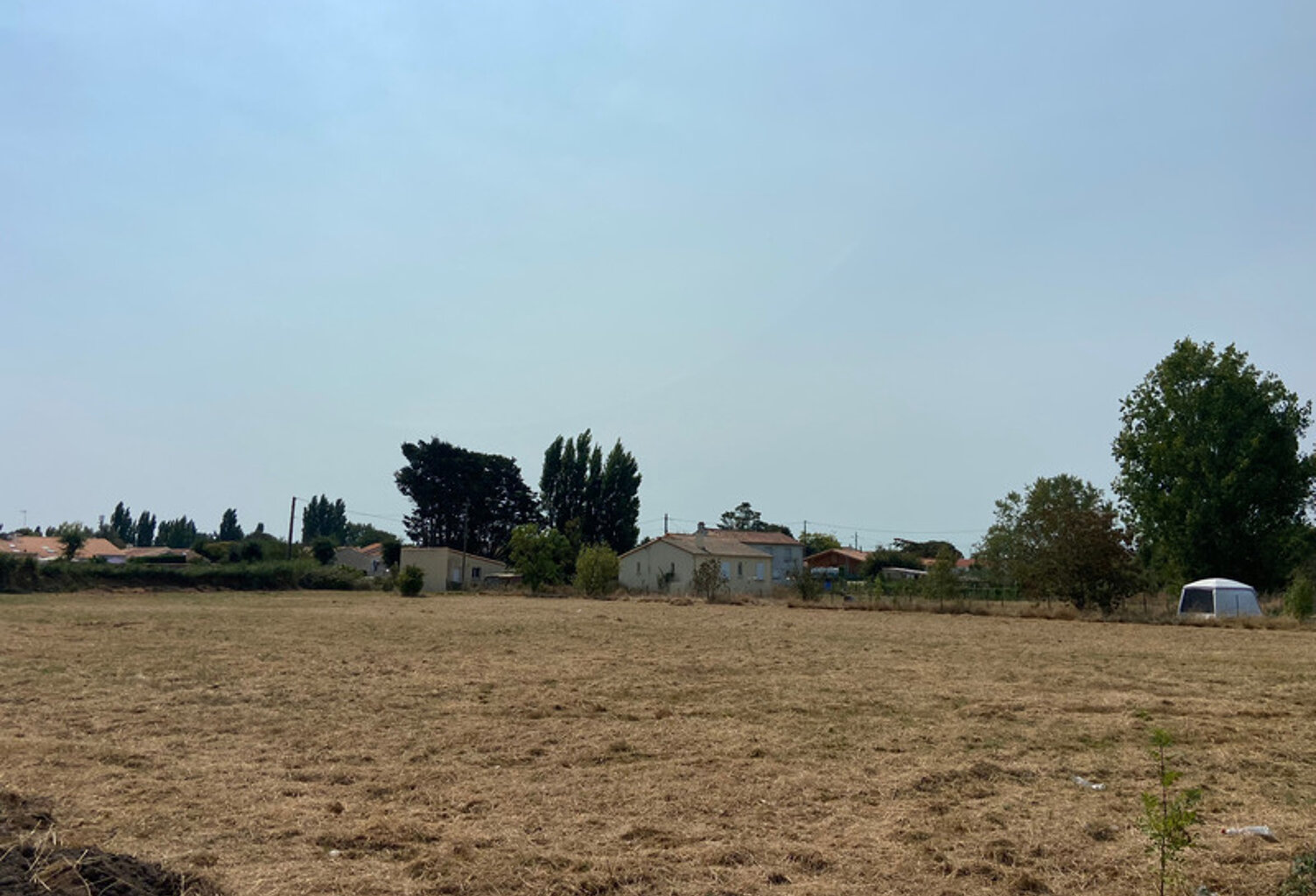 L'AIGUILLON SUR MER (85) PROCHE PLAGES ET COMMERCES AU CALME TERRAIN A BATIR 1652M² LIBRE CONSTRUCTEUR — photo 1