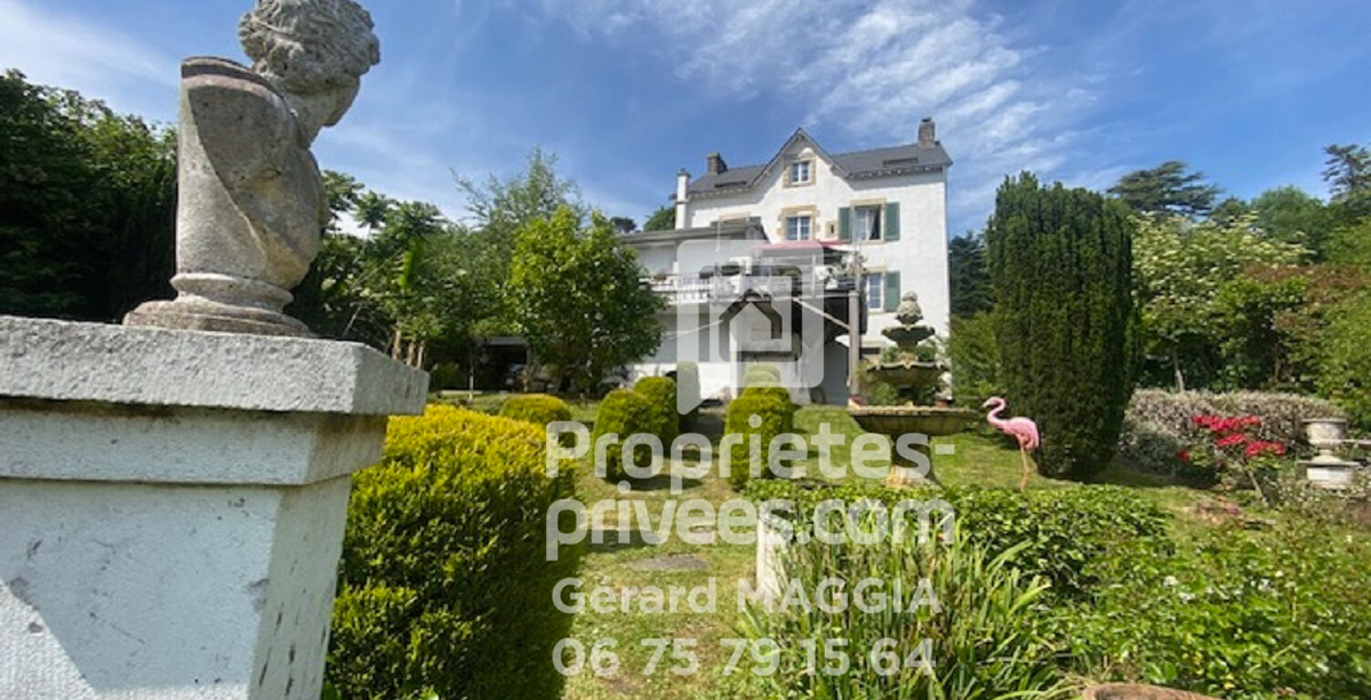 Rochefort en Terre  Maison de maître  11 pièce(s) 240 m2 — photo 1