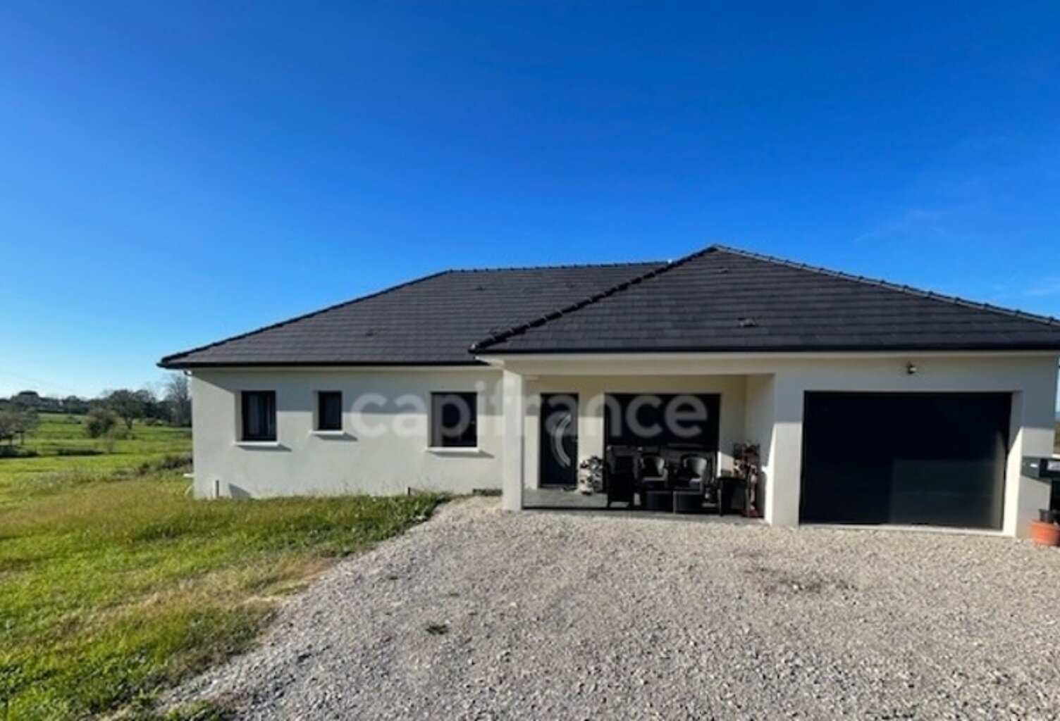 Maison plain pied à vendre 5 pièces JUGEALS NAZARETH — photo 1