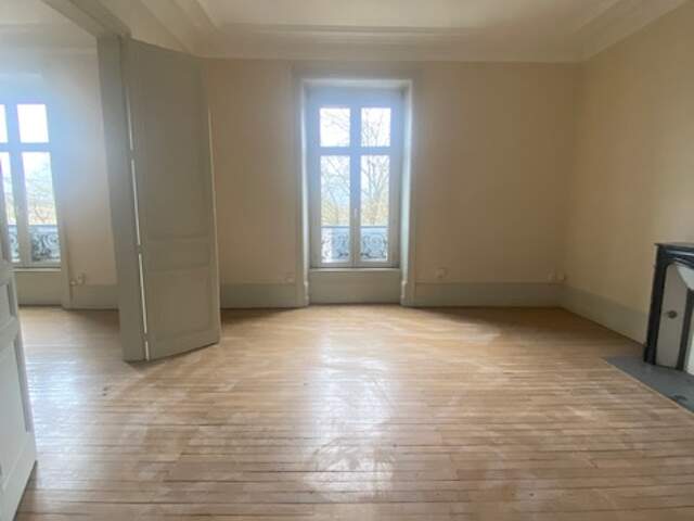 93 m² de lumière, de volume et d’opportunités au cœur de Limoges. Une adresse à découvrir sans attendre. — photo du bien