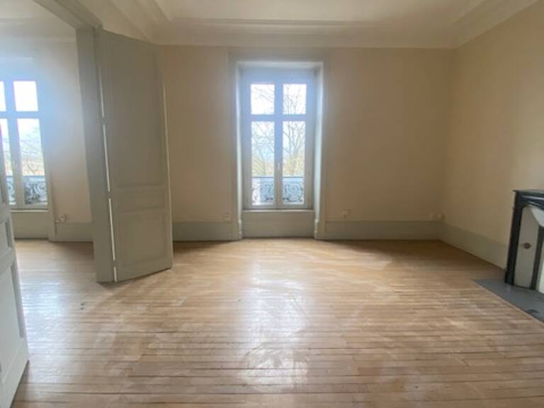 93 m² de lumière, de volume et d’opportunités au cœur de Limoges. Une adresse à découvrir sans attendre.   — photo 1