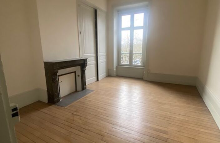 93 m² de lumière, de volume et d’opportunités au cœur de Limoges. Une adresse à découvrir sans attendre.   — photo 2