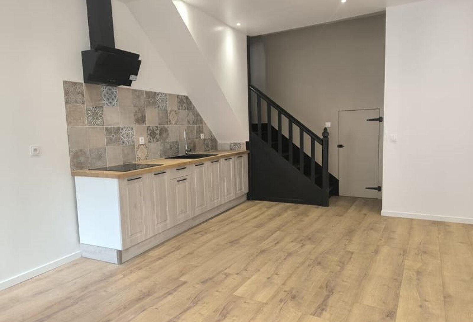 Maison en pierre de 0 pièces principales — photo 1
