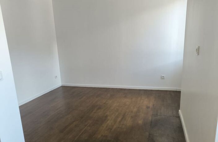 Maison en pierre de 0 pièces principales — photo 2