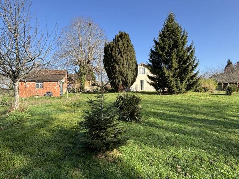 Maison en pierre de 3 pièces principales — photo 1