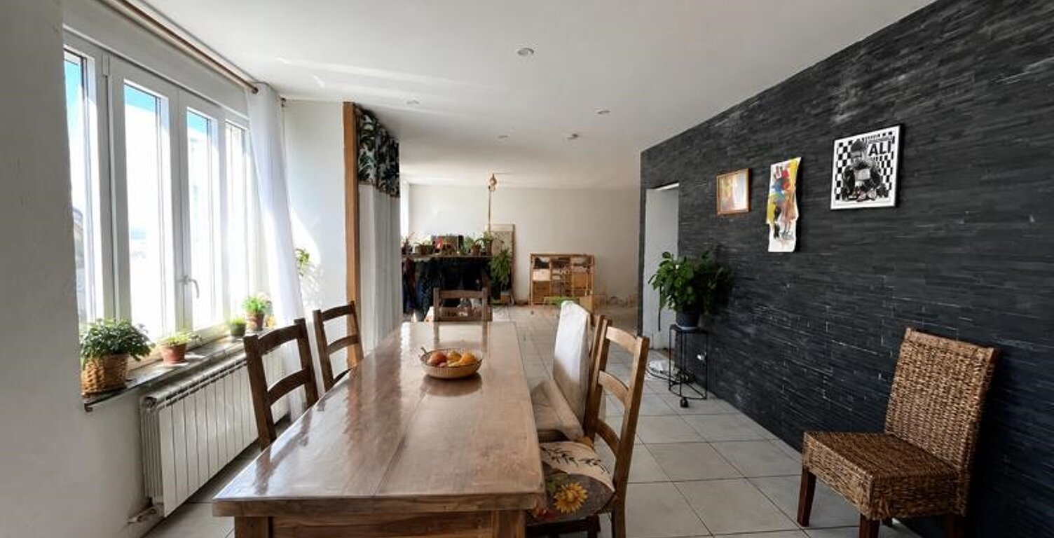 Maison en pierre de 6 pièces principales — photo 1