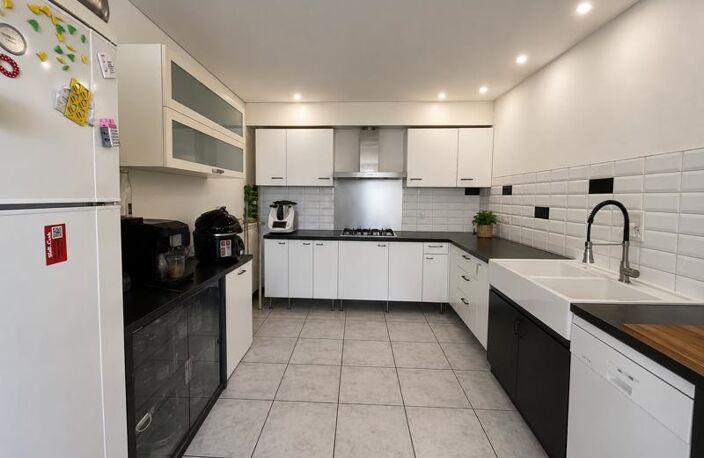 Maison en pierre de 6 pièces principales — photo 2