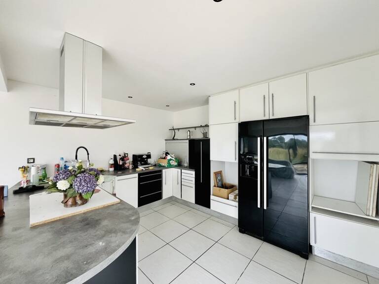 Contemporaine de 7 pièces principales — photo 1