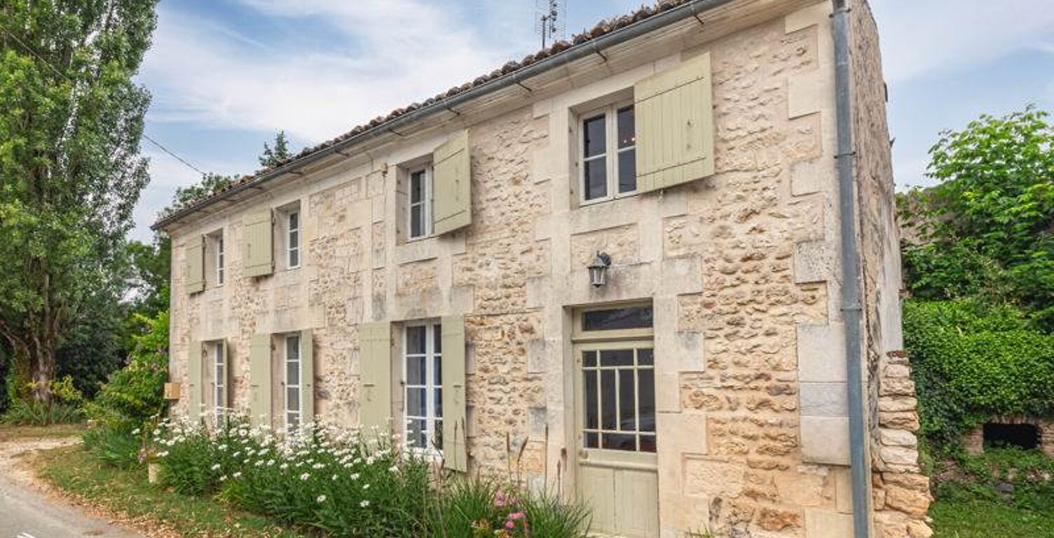 Maison en pierre de 4 pièces principales — photo 1
