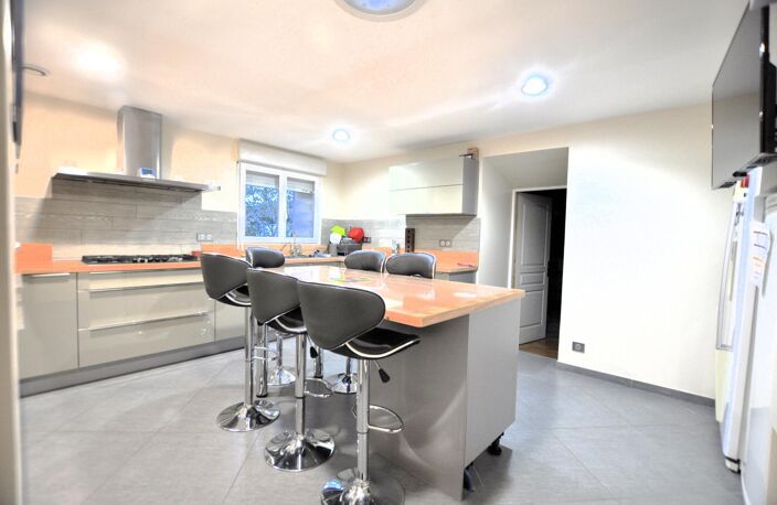Location maison 7 pièces 267 m² à Illats (33720) — photo 2