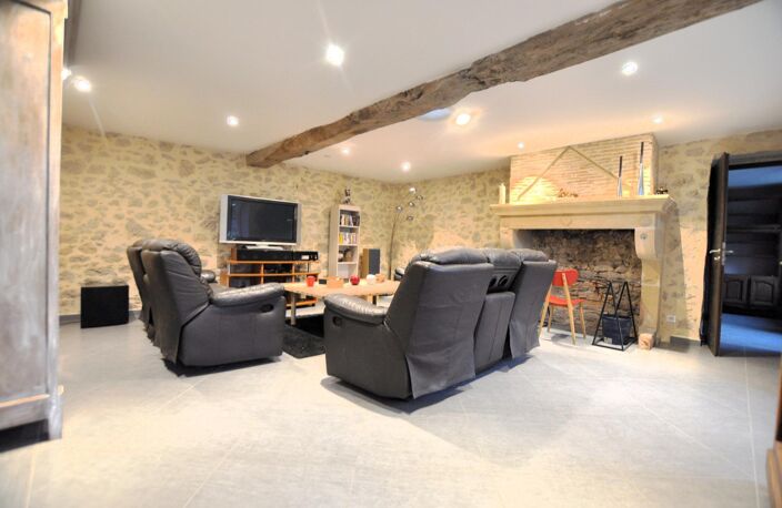 Location maison 7 pièces 267 m² à Illats (33720) — photo 3