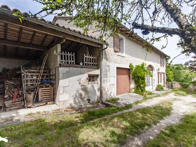 Maison en pierre de 6 pièces principales — photo du bien