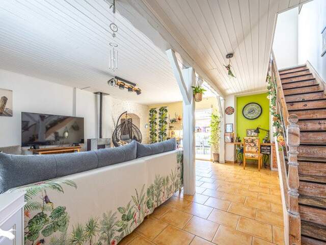 Maison en pierre de 3 pièces principales — photo du bien