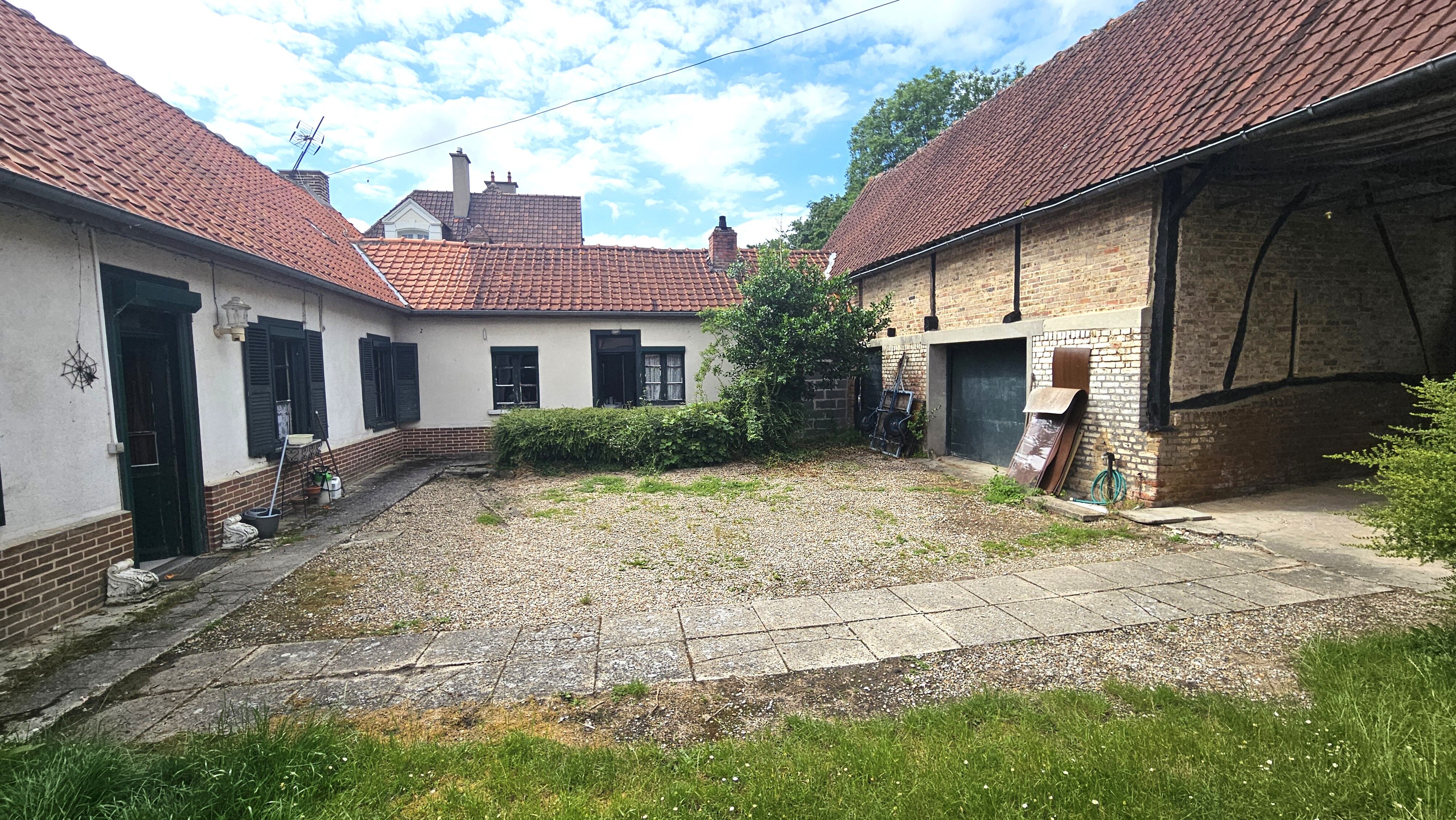 Longère de plain-pied de 125m², avec dépendances et jardin verdoyant