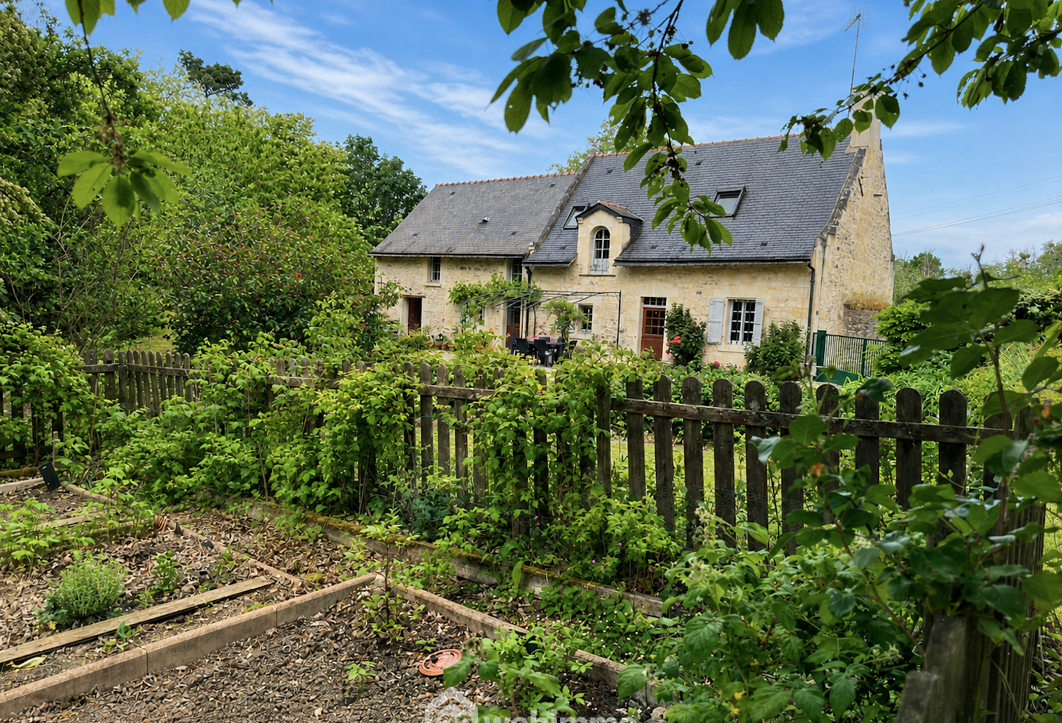 Maison - 198m² - Blaison-Saint-Sulpice — photo 1