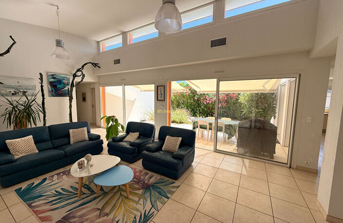 Villa contemporaine à vendre au Grau d'Agde . À 150 mètres de la plage — photo 2