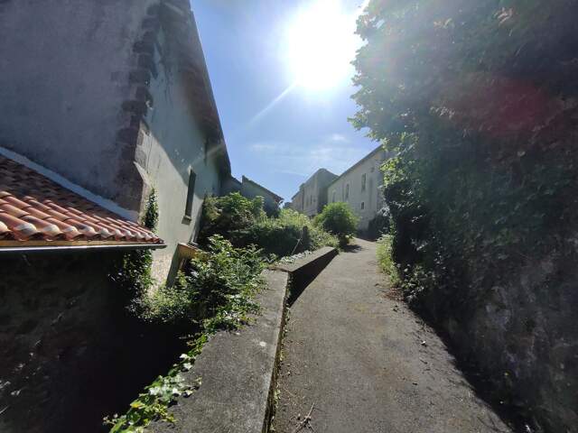 MAISON DE VILLAGE À RÉNOVER – ENVIRON 160 M² – AU CŒUR DU CENTRE HISTORIQUE — photo du bien
