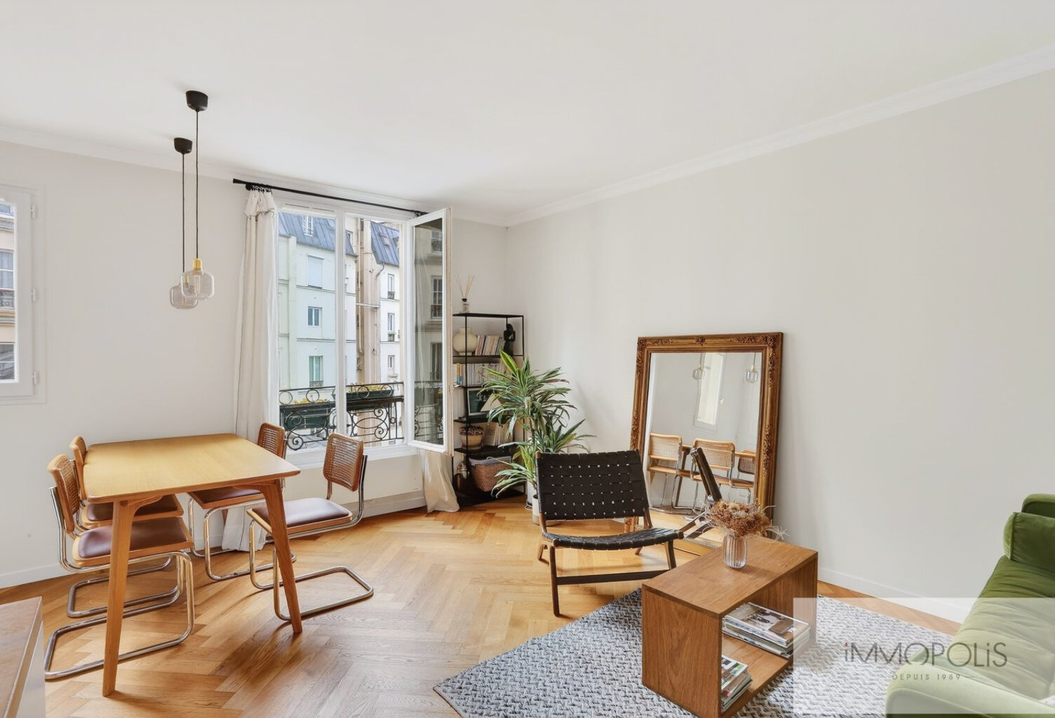 Coup de coeur assuré : magnifique 2 pièces entièrement rénové avec ascenseur — photo 1