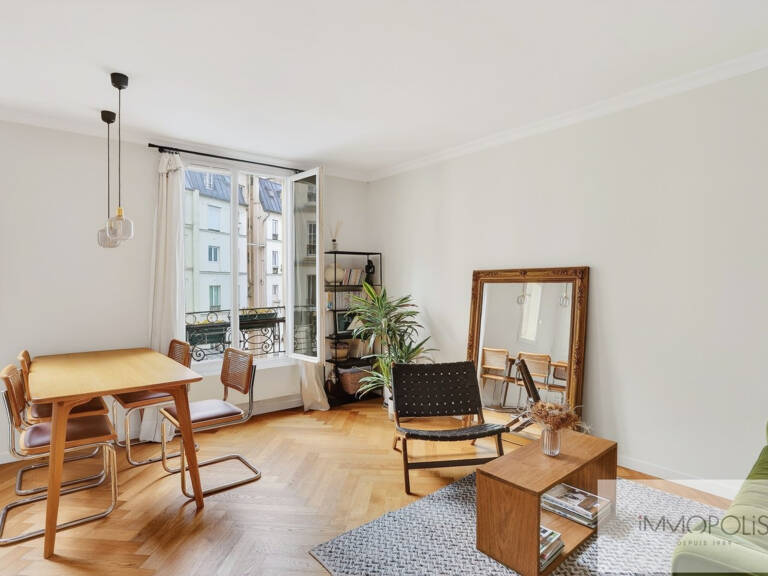 Coup de coeur assuré : magnifique 2 pièces entièrement rénové avec ascenseur — photo 1