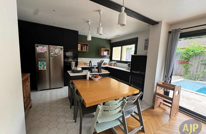 Maison familiale dans son écrin de verdure — photo 2