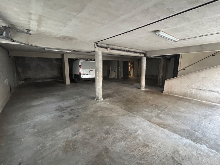 Entrepôt / Local de stockage 150m2   Contes centre — photo 1