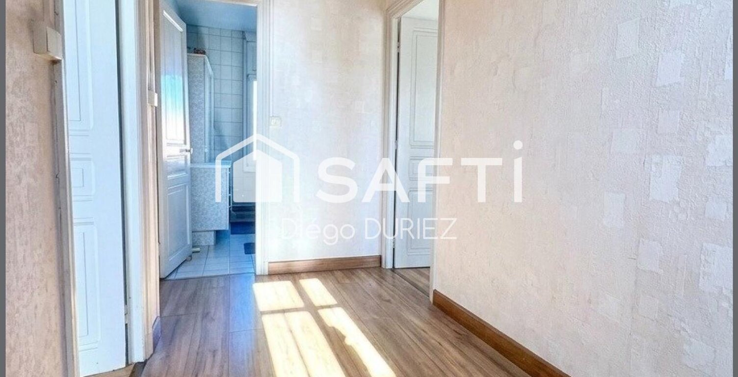 EMPLACEMENT RARE - MAISON 130 m² JARDIN 2 GARAGES 4 CH — photo 1