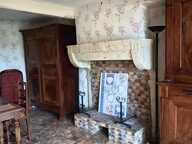 Situé au coeur de la ville de Cormatin cette maison en pierre à rénover saura vous séduire. Idéale pour une famille — photo 4