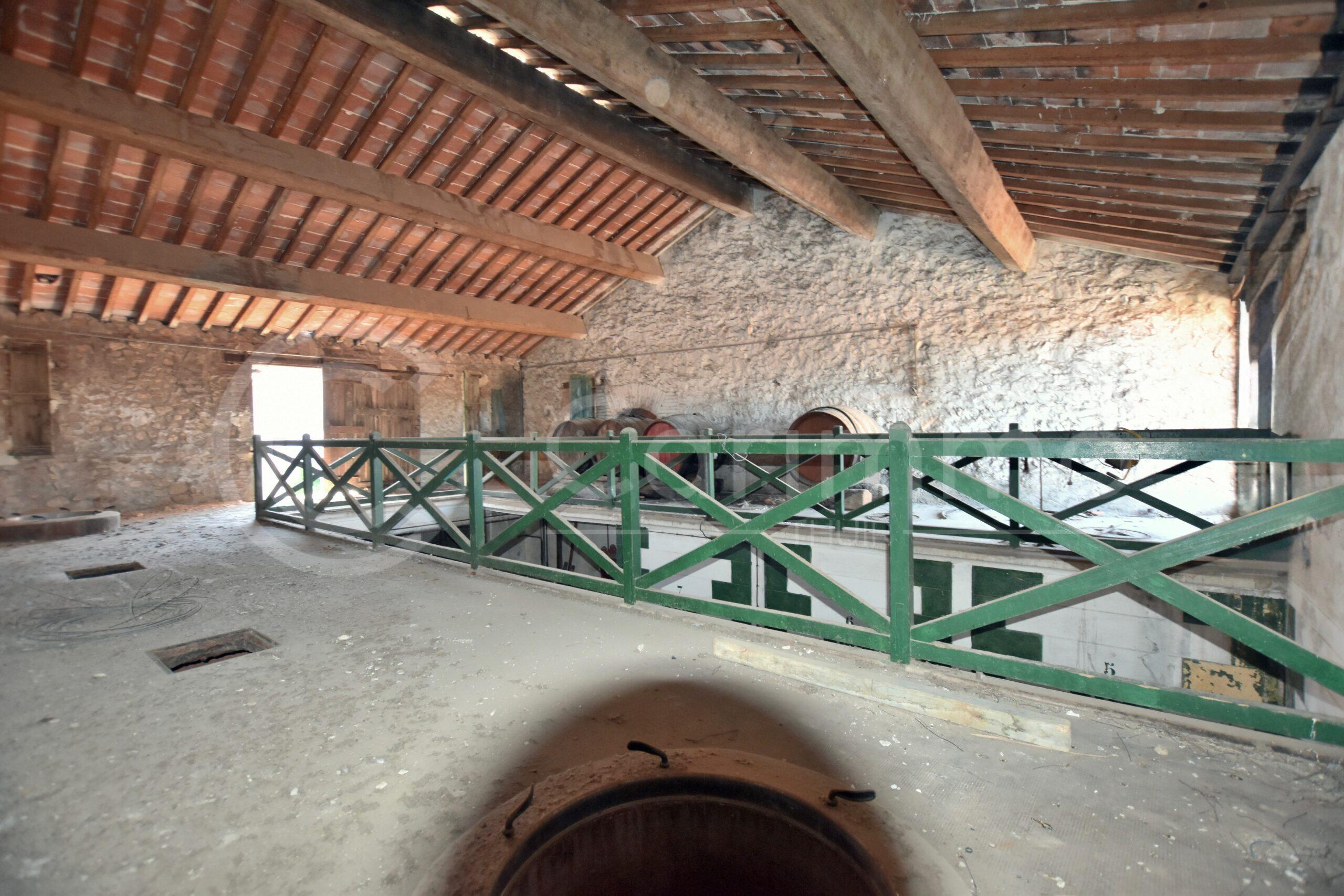 BÂTIMENT 350M² À RÉNOVER