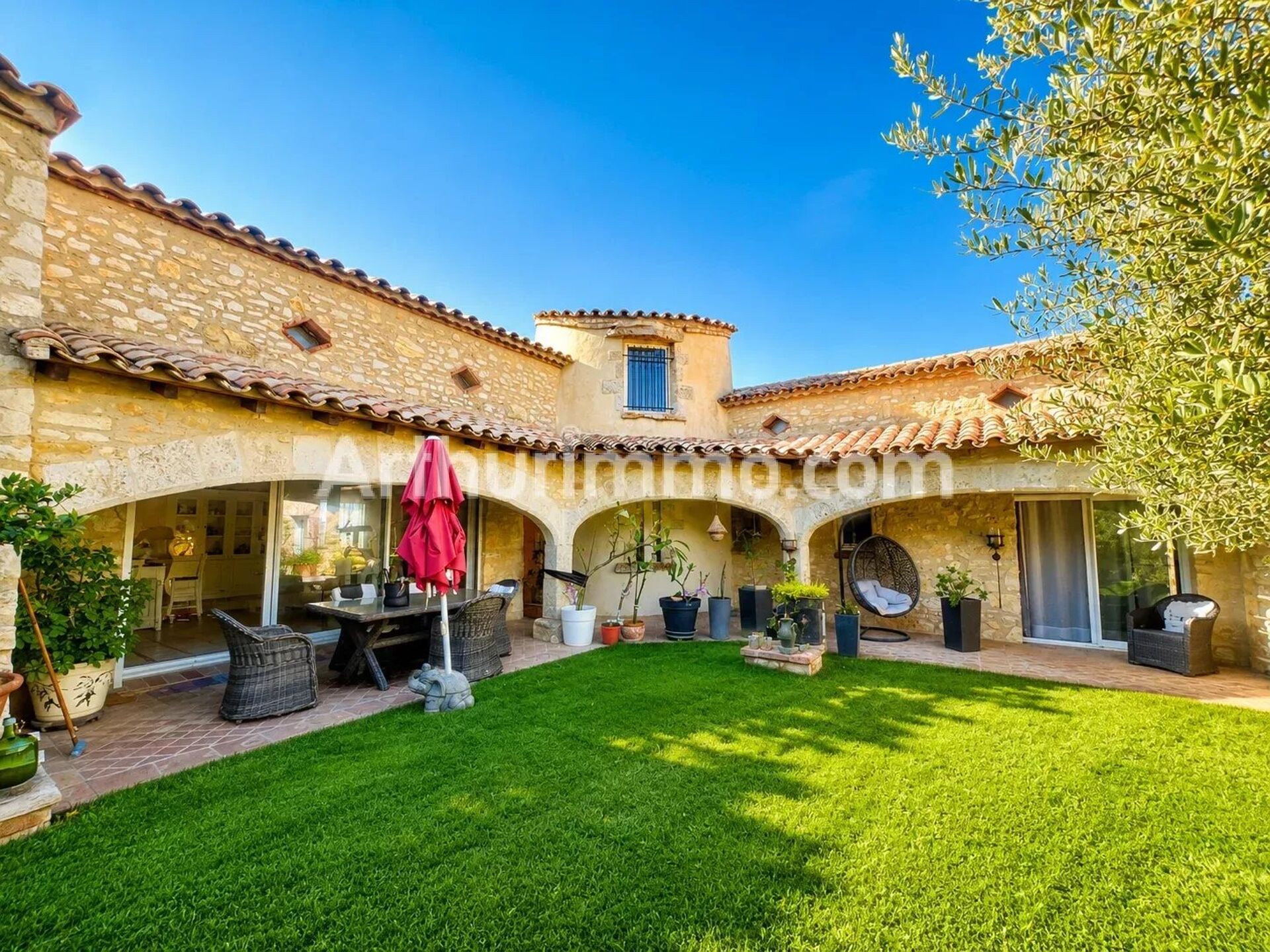 Maison 5 pièces 220 m² · à Vinassan · 220 m² · 590 000 €